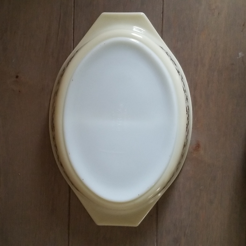 Vintage Pyrex Golden Acorn Divided Serving Dish - Picture 14 of 16